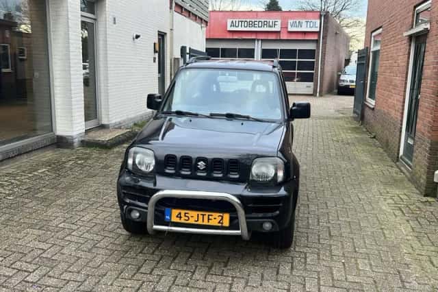 Suzuki Jimny (2009) thumbnail 2