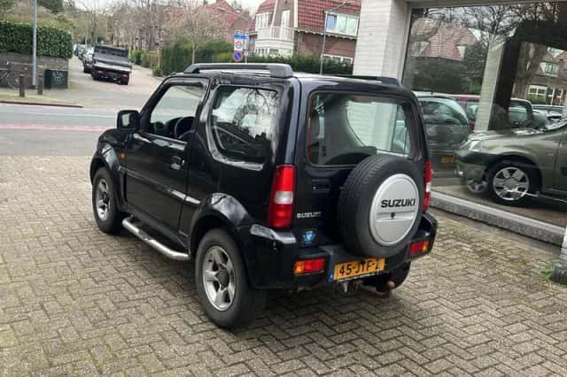 Suzuki Jimny (2009) thumbnail 4