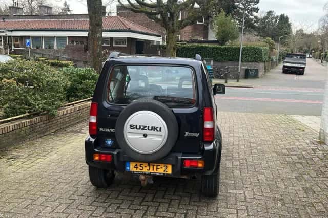 Suzuki Jimny (2009) thumbnail 6