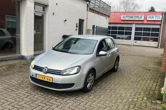 Volkswagen Golf (2010) thumbnail 1