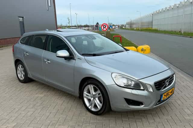 Volvo V60 (2013) thumbnail 3