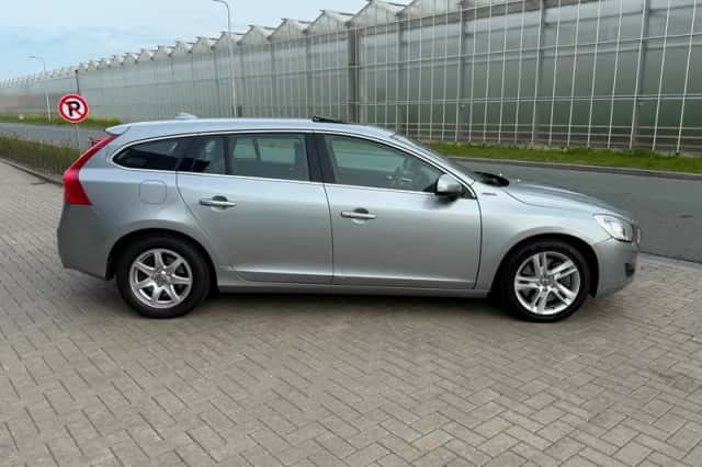 Volvo V60 (2013) thumbnail 4