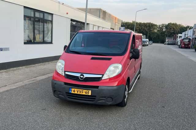 Opel Vivaro (2012) thumbnail 1
