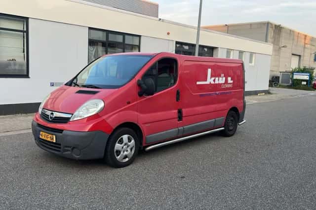 Opel Vivaro (2012) thumbnail 2