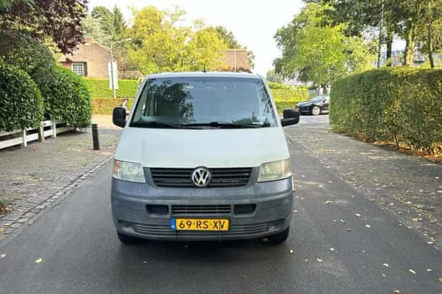 Volkswagen Transporter (2005) thumbnail 3