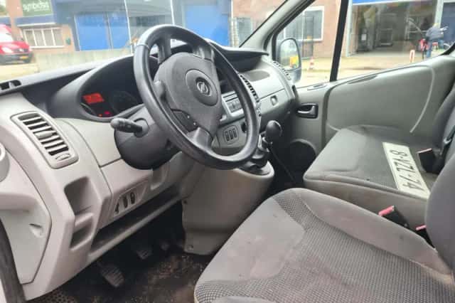 Opel Vivaro (2012) thumbnail 6