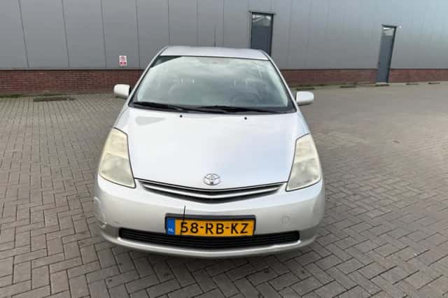 Toyota Prius (2005) thumbnail 2