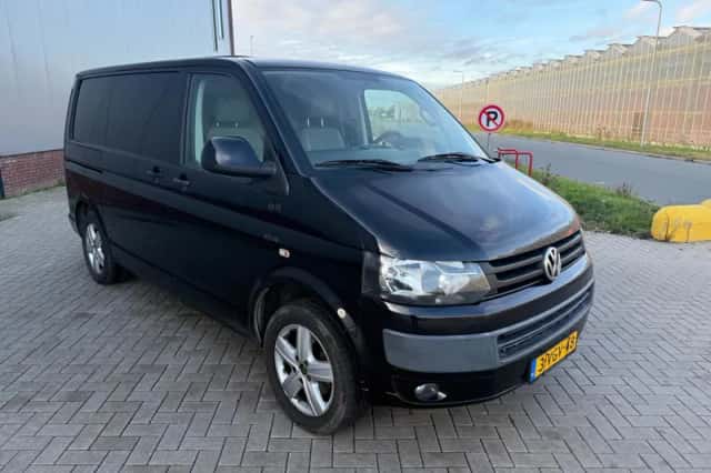 Volkswagen Transporter (2010) thumbnail 3