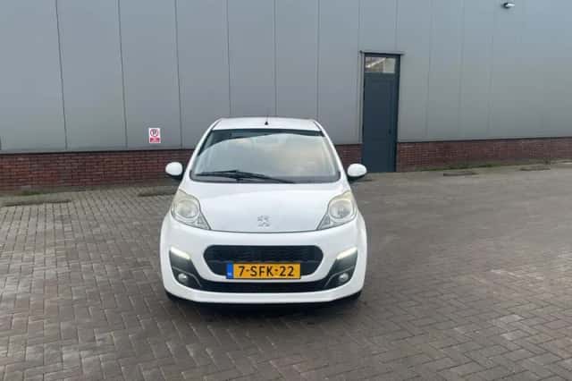 Peugeot 107 (2013) thumbnail 2