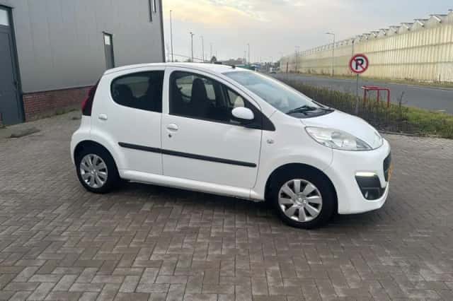 Peugeot 107 (2013) thumbnail 5