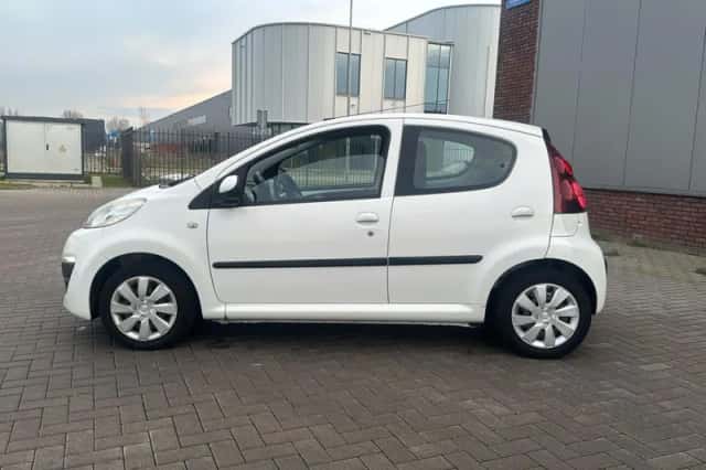 Peugeot 107 (2013) thumbnail 6