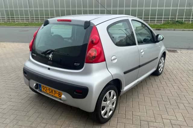 Peugeot 107 (2011) thumbnail 3