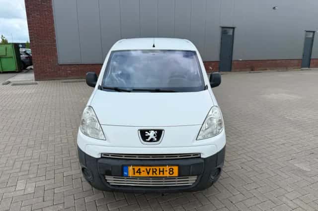 Peugeot Partner (2009) thumbnail 2