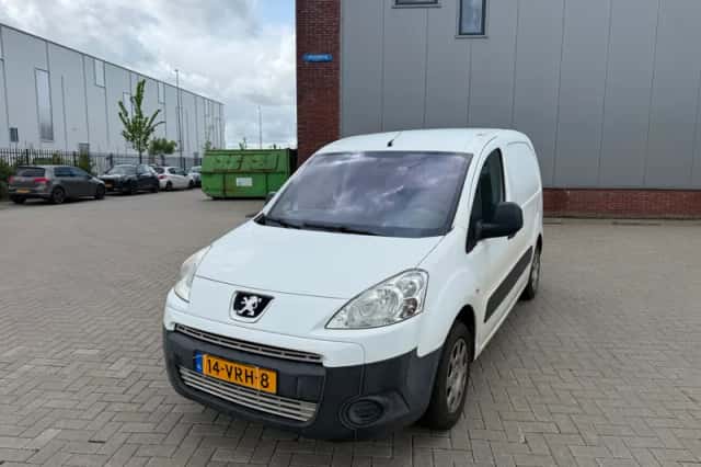 Peugeot Partner (2009) thumbnail 3