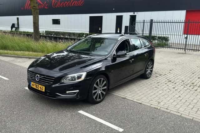 Volvo V60 (2013) thumbnail 2