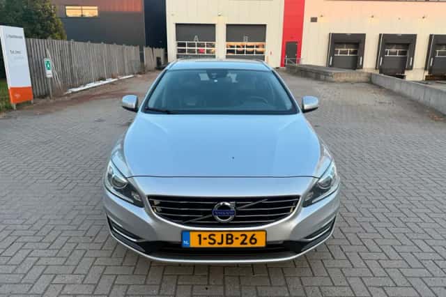 Volvo V60 (2013) thumbnail 2