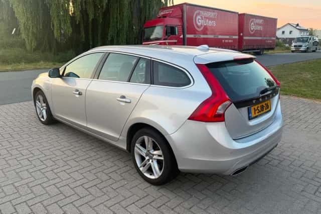 Volvo V60 (2013) thumbnail 6