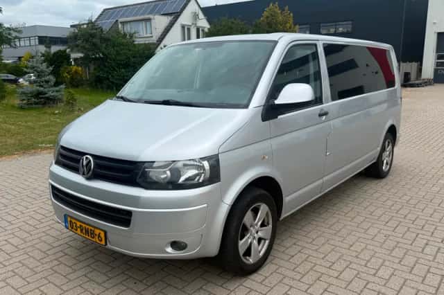 Volkswagen Transporter (2011) thumbnail 3