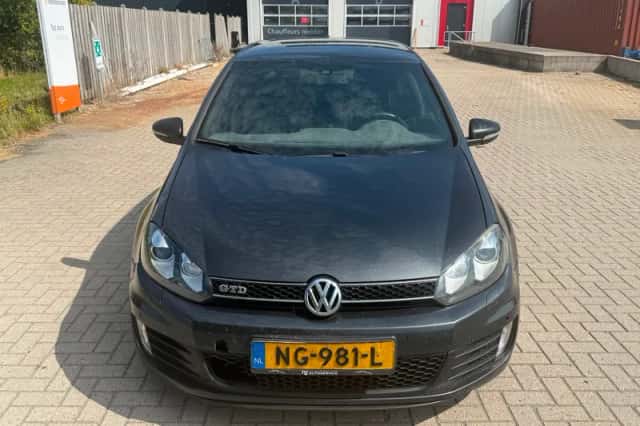 Volkswagen Golf (2012) thumbnail 2