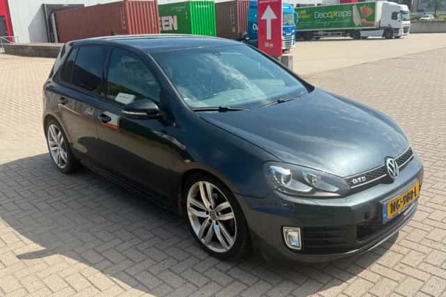 Volkswagen Golf (2012) thumbnail 3