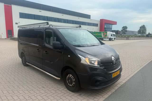 Renault Trafic (2015) thumbnail 3