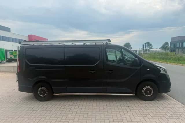 Renault Trafic (2015) thumbnail 4