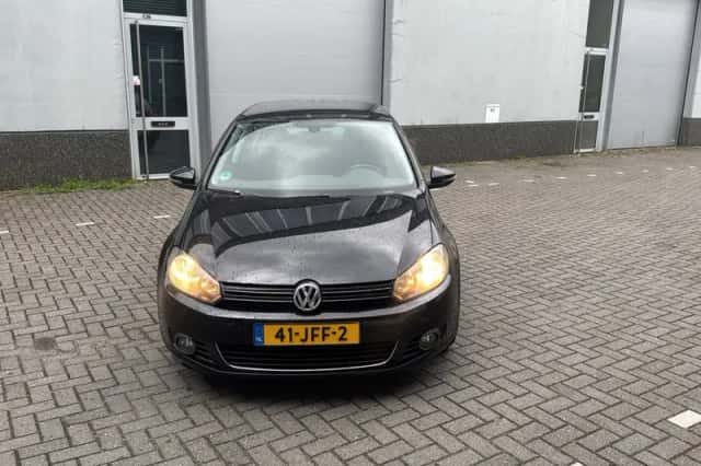 Volkswagen Golf (2009) thumbnail 2