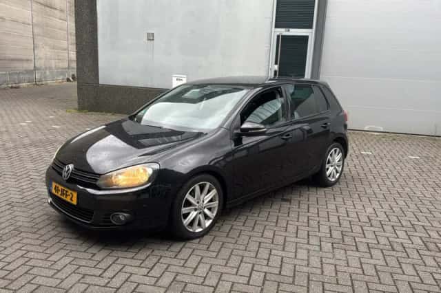 Volkswagen Golf (2009) thumbnail 3