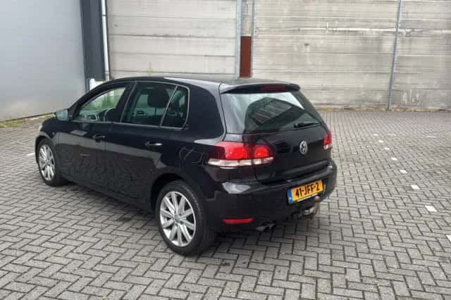 Volkswagen Golf (2009) thumbnail 4