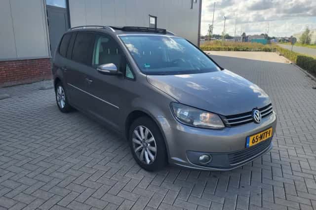 Volkswagen Touran (2010) thumbnail 1