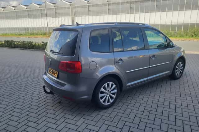 Volkswagen Touran (2010) thumbnail 4