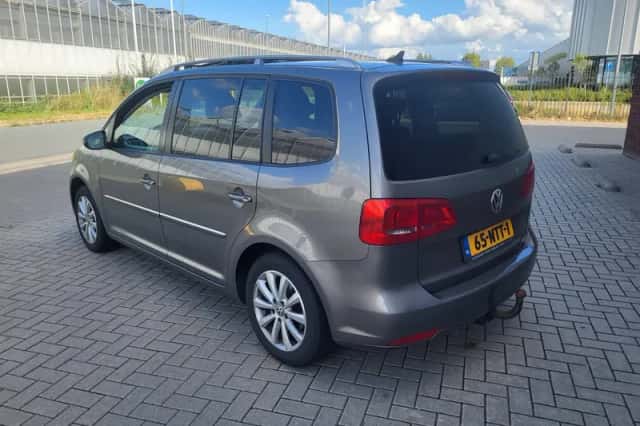 Volkswagen Touran (2010) thumbnail 6