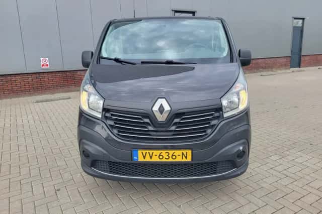 Renault Trafic (2016) thumbnail 3