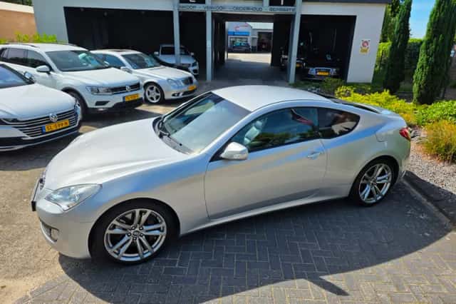 Genesis Coupé (2012) thumbnail 6
