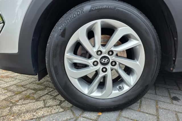 Hyundai Tucson (2016) thumbnail 2