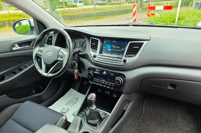 Hyundai Tucson (2016) thumbnail 3