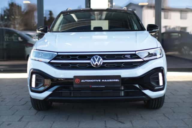 Volkswagen T-Roc (2024) thumbnail 4