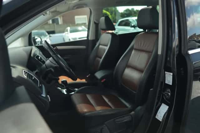 Volkswagen Sharan (2012) thumbnail 3