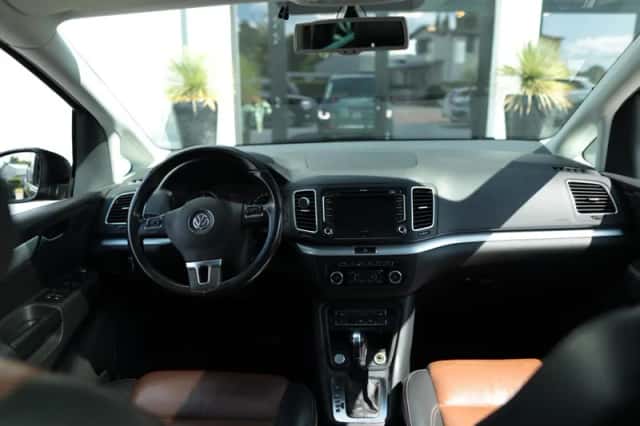 Volkswagen Sharan (2012) thumbnail 6