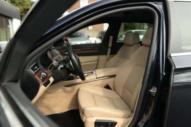 BMW 7-Serie (0) thumbnail 2