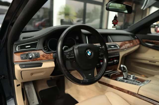 BMW 7-Serie (0) thumbnail 3