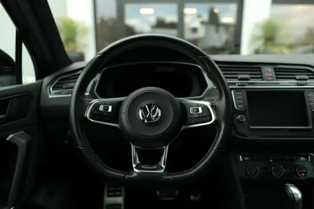 Volkswagen Tiguan (2016) thumbnail 2