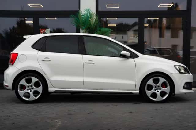 Volkswagen Polo (2013) thumbnail 2