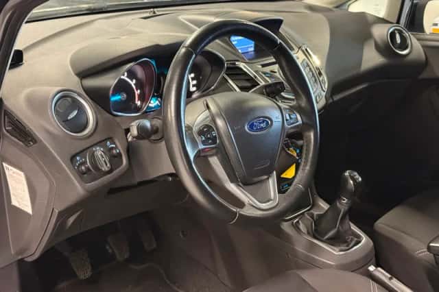 Ford Fiesta (2014) thumbnail 2