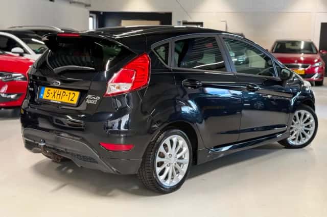 Ford Fiesta (2014) thumbnail 3