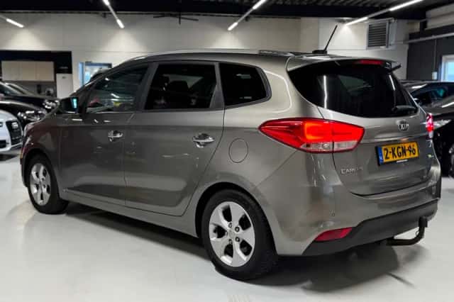 Kia Carens (2013) thumbnail 4