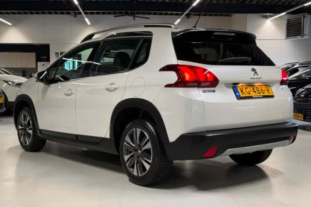 Peugeot 2008 (2016) thumbnail 6