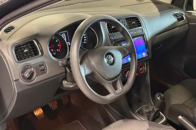 Volkswagen Polo (2014) thumbnail 2