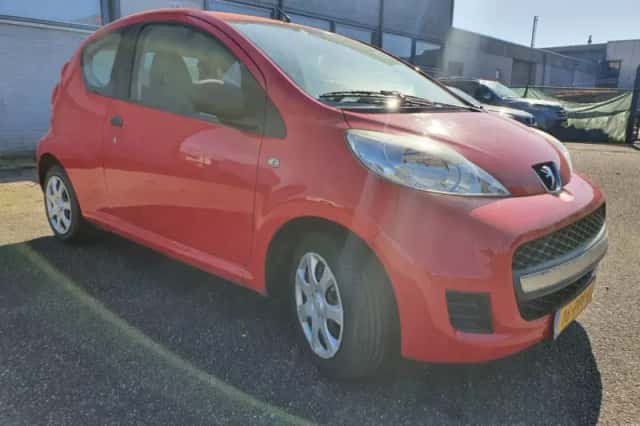 Peugeot 107 (2011) thumbnail 2