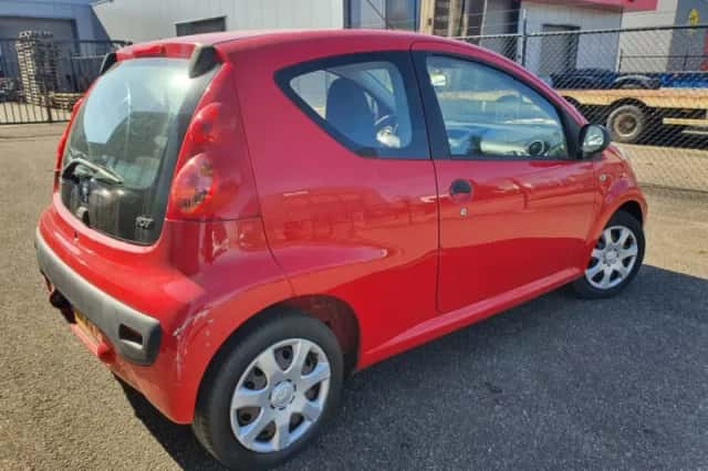 Peugeot 107 (2011) thumbnail 3